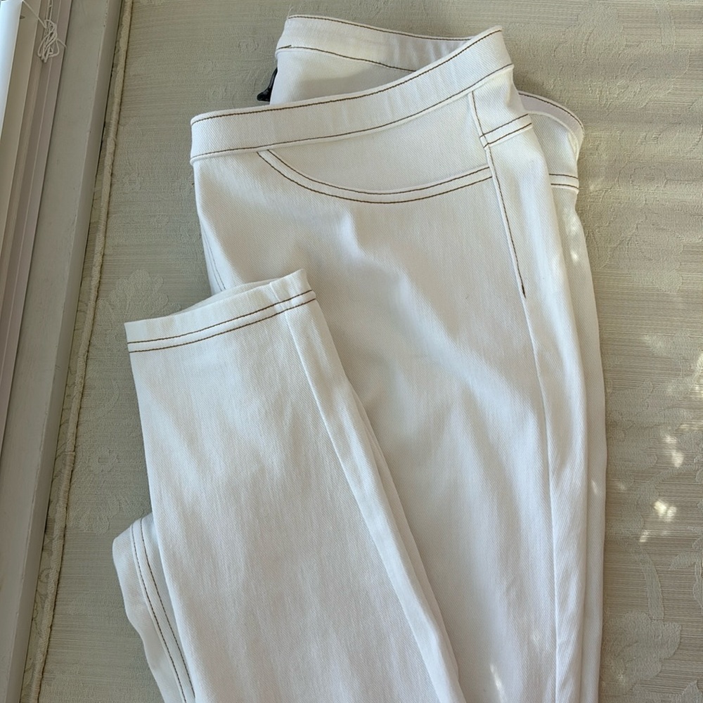 Slim High-Rise White Leggings with Contrast Stitching